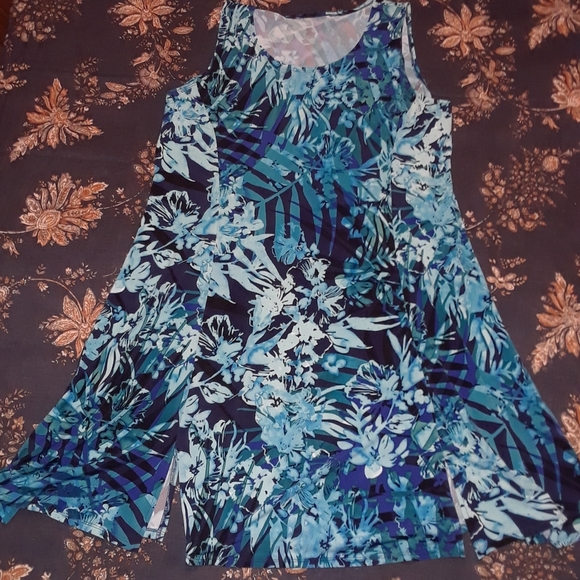 Beautiful Blue Floral Pattern dress - Picture 6 of 6